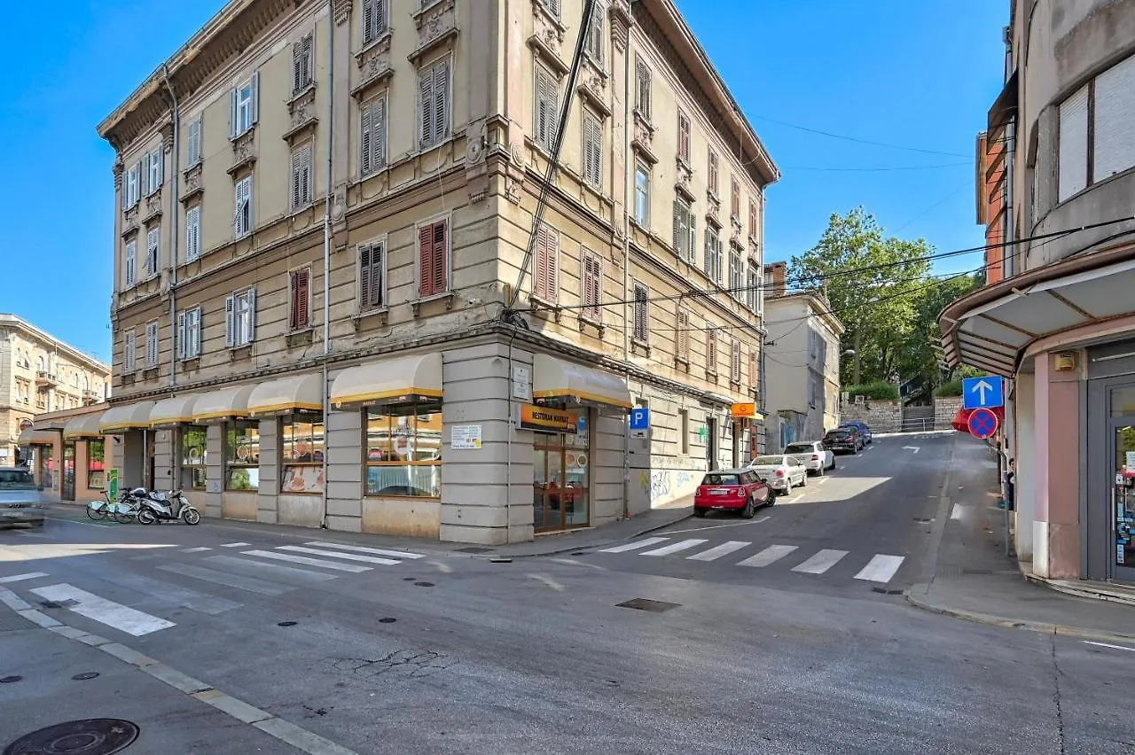 Collins Amethyst Center Apartment Pula 0*,  Croatia