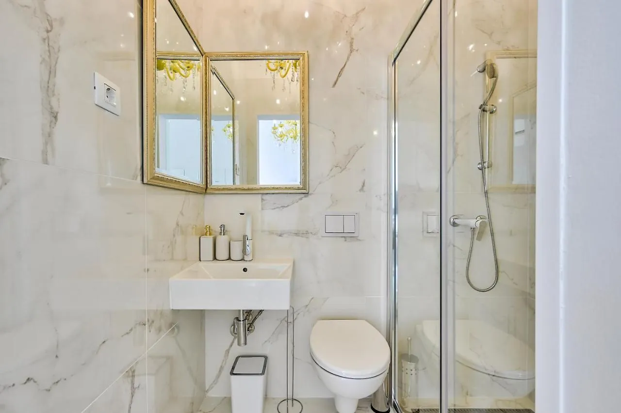 Collins Amethyst Center Apartment Pula Croatia