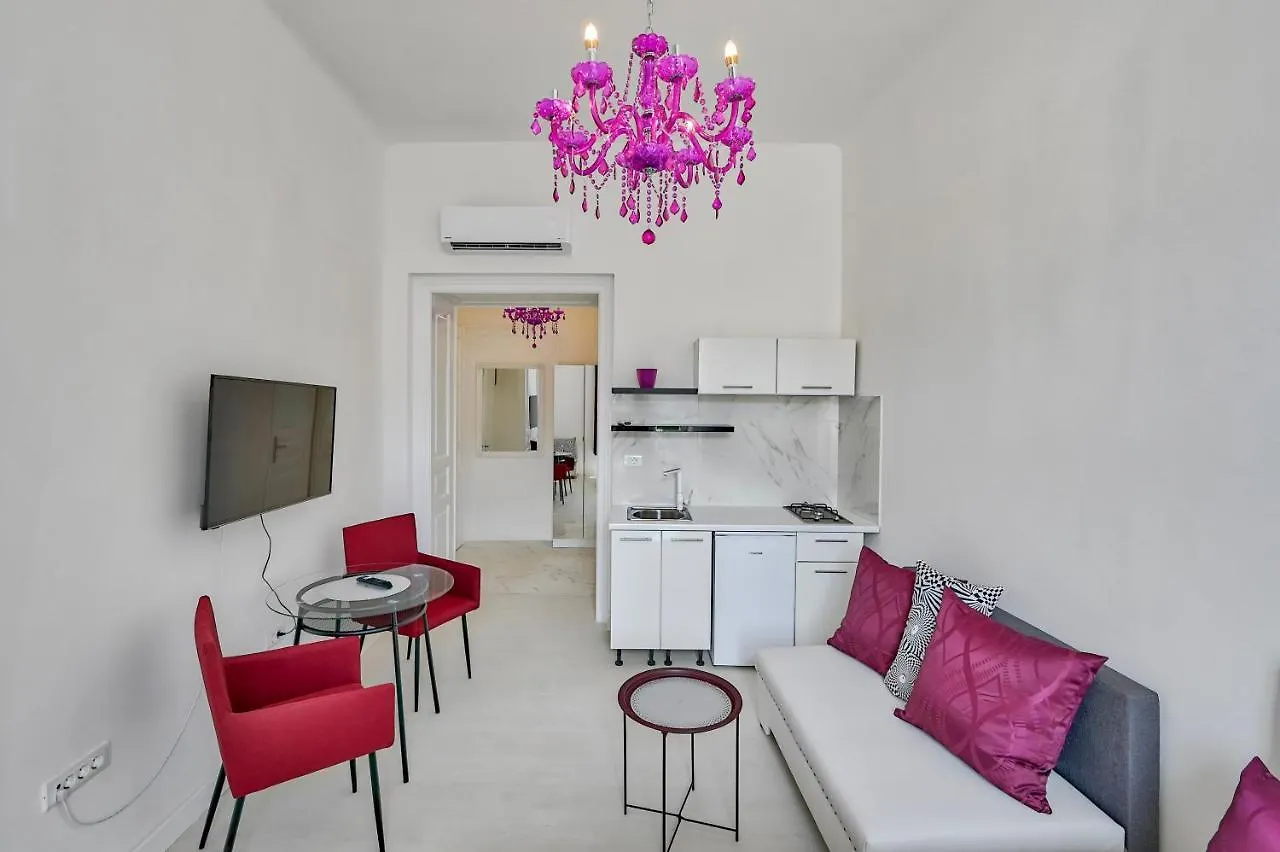 Collins Amethyst Center Apartment Pula Croatia