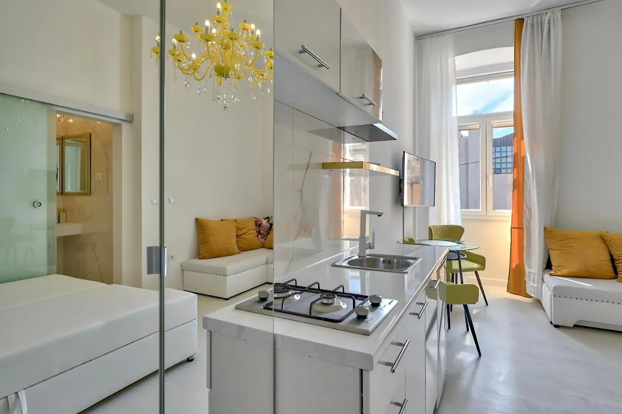 Collins Amethyst Center Apartment Pula
