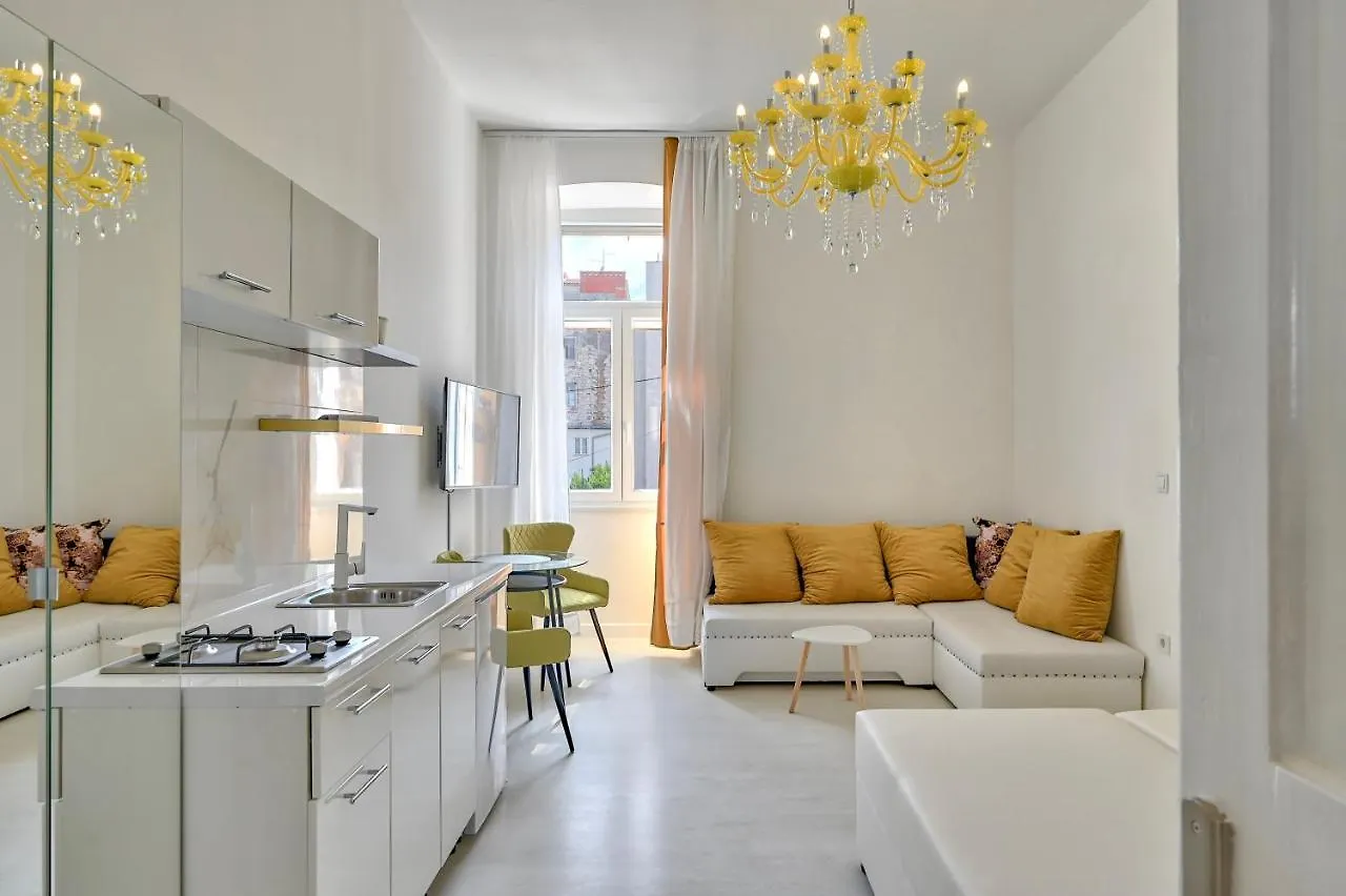 Collins Amethyst Center Apartment Pula