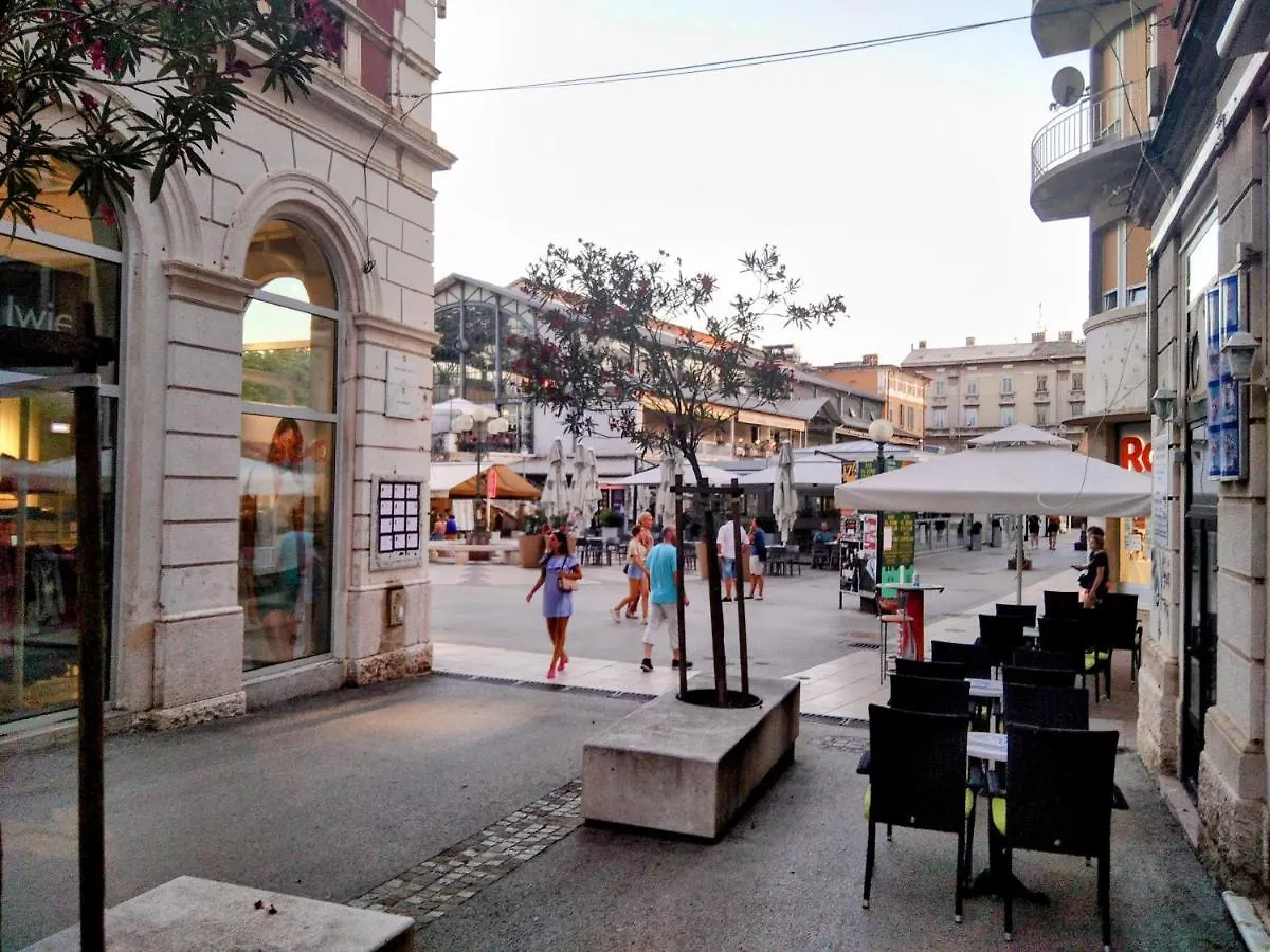 Collins Amethyst Center Apartment Pula 0*,  Croatia