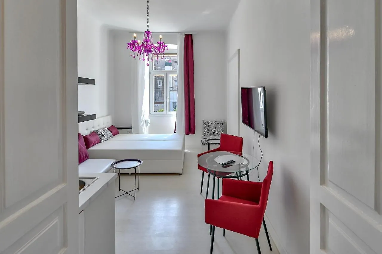Collins Amethyst Center Apartment Pula