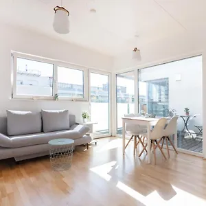 https://helles-neues-dg-apartment-mit-blick-zum-donauturm.vienna-besthotels.com