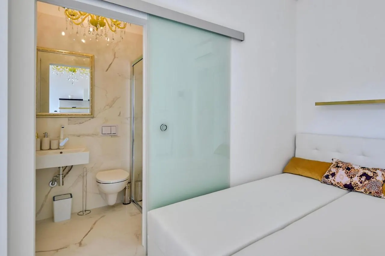 Апартаменты Collins Amethyst Center Пула Хорватия