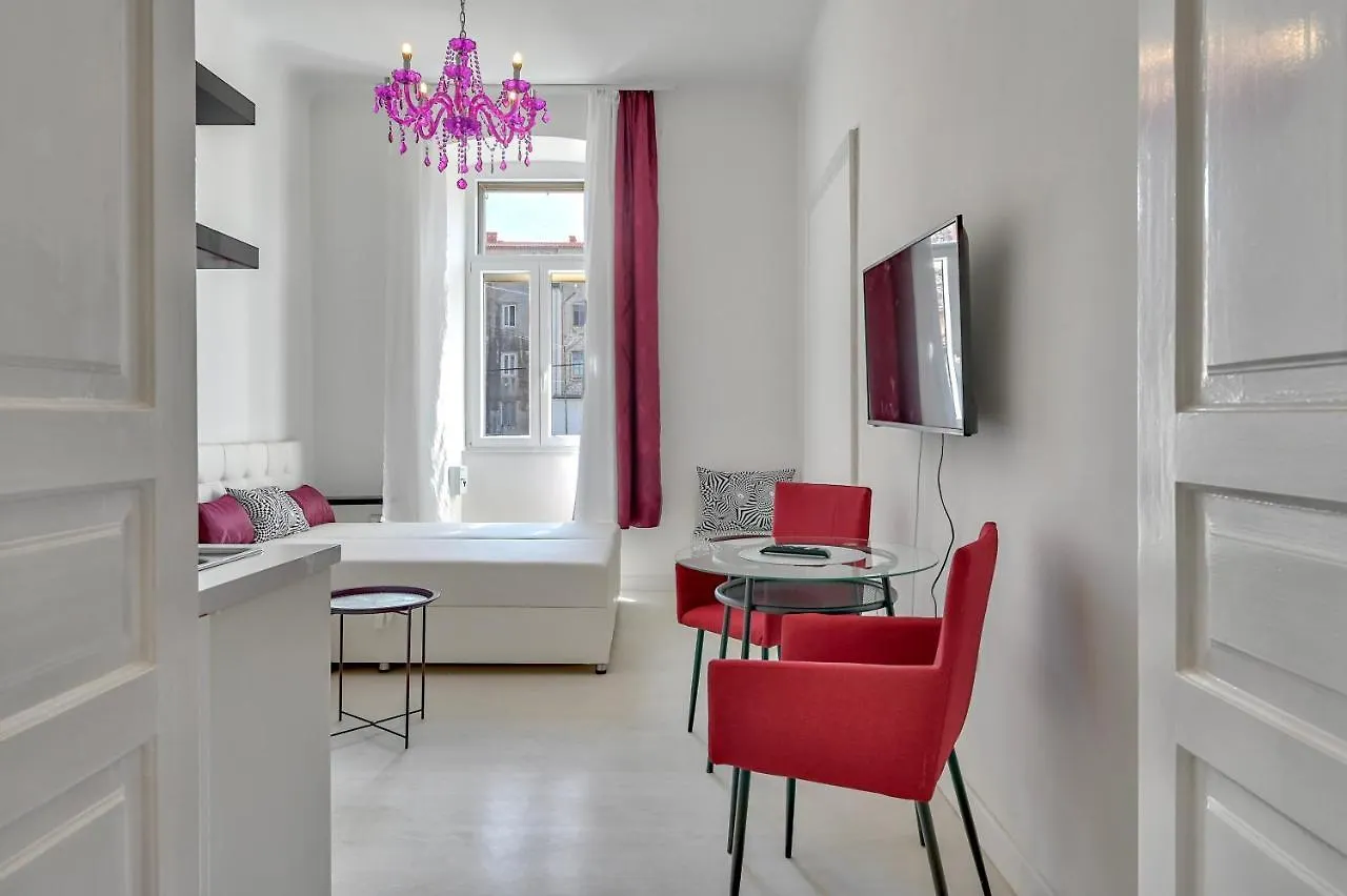 Appartamento Collins Amethyst Center Pola